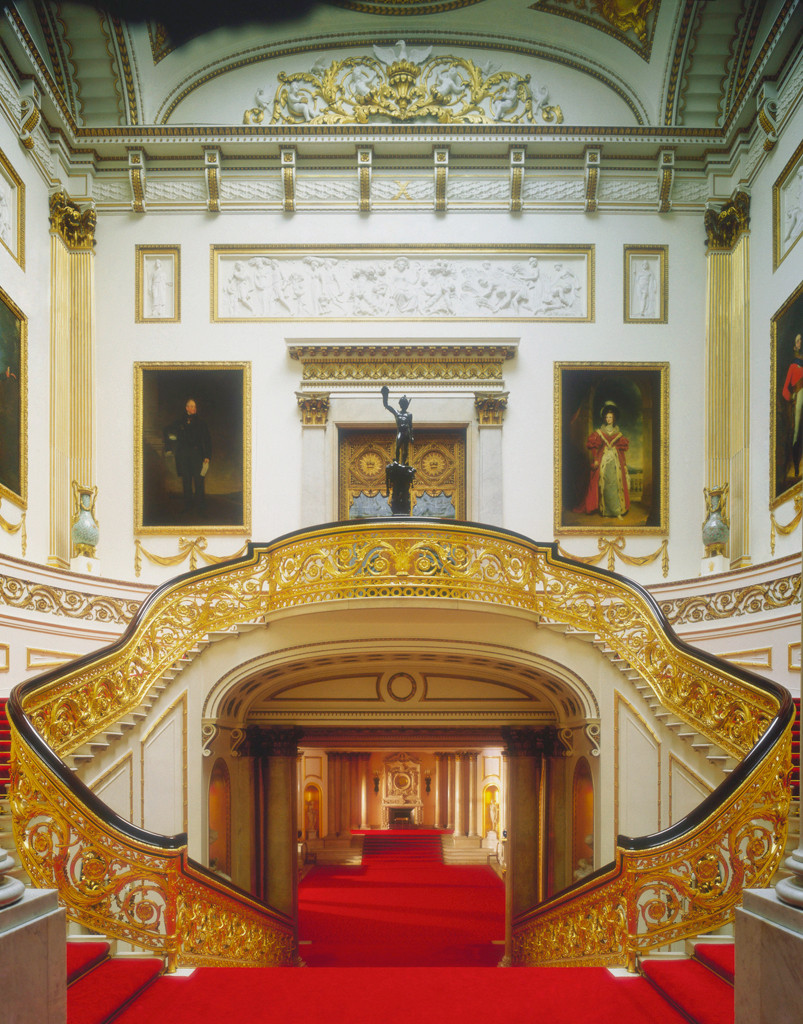 What It S Really Like Inside Buckingham Palace E News